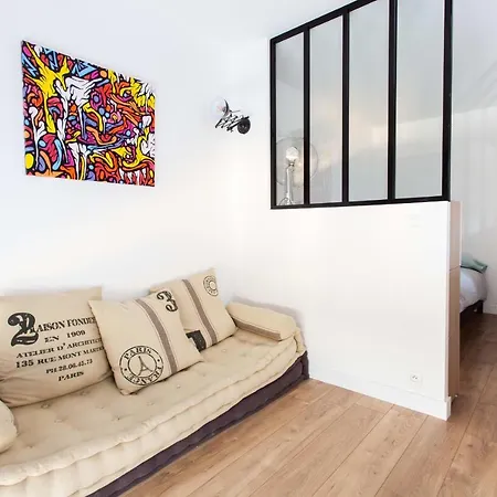 Splendid Bright Apt Design With Balcony 아파트 *