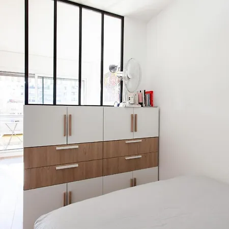 Splendid Bright Apt Design With Balcony 아파트 *