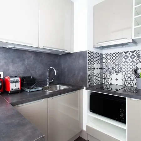 Splendid Bright Apt Design With Balcony 아파트 불로니으 빌렁꾸흐