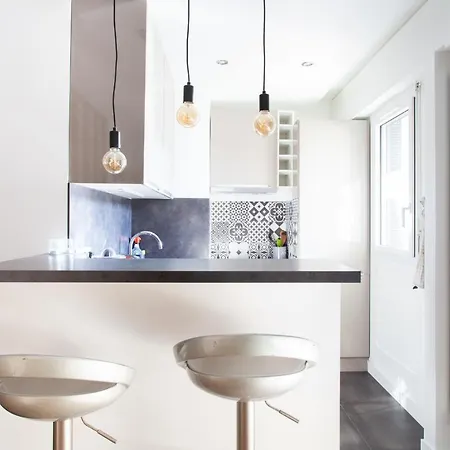 Splendid Bright Apt Design With Balcony 불로니으 빌렁꾸흐