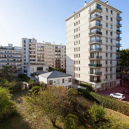 아파트 Splendid Bright Apt Design With Balcony